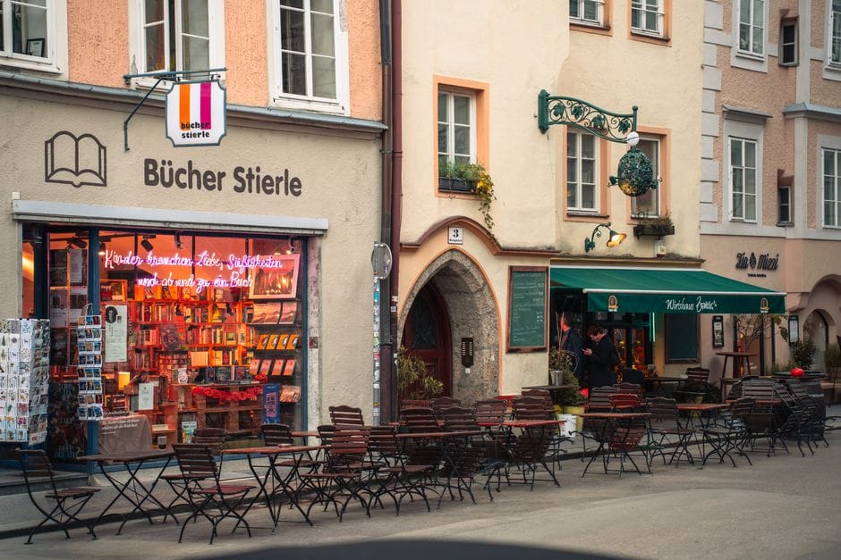Architekturreisen entlang legendärer Brücken Europas mit überraschender Wendung